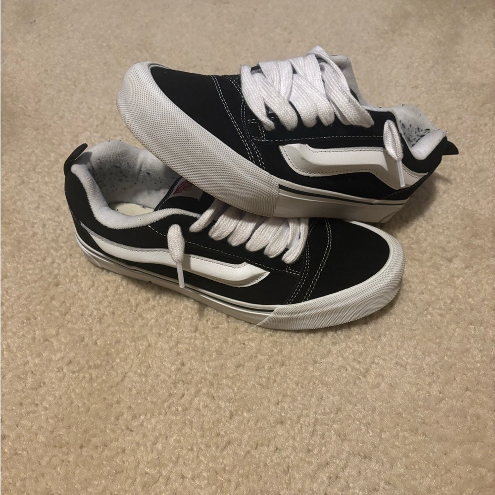 Vans Men Classic Black and White Sneakers